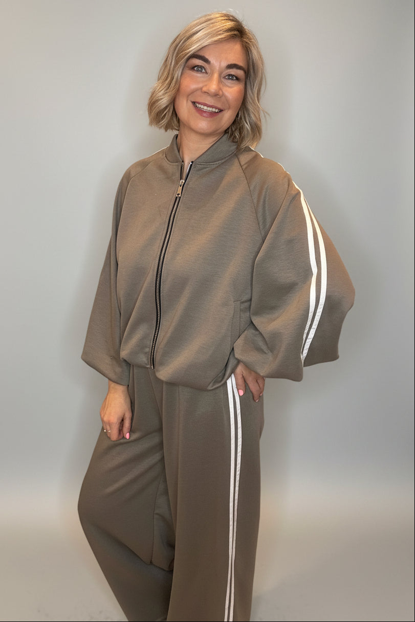 Stripe Tracksuit-14